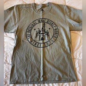 Medium unisex Disney shirt